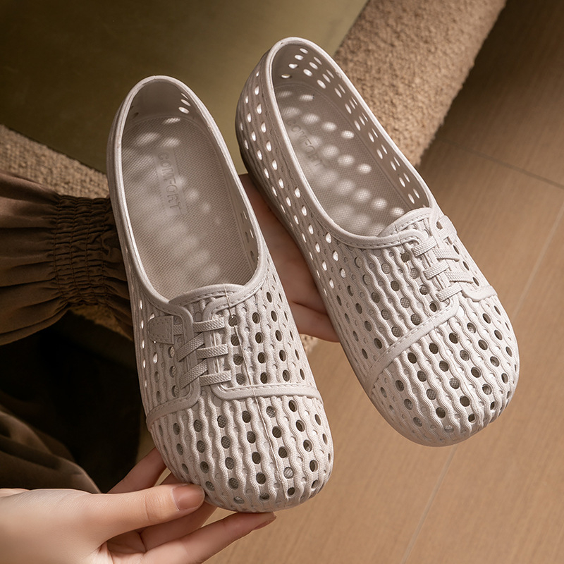 Ženske Crocs stil sandale s prozračnim PVC gornjim dijelom, PVC potplat, debljina potplata oko 2,5 cm, svakodnevna udobnost