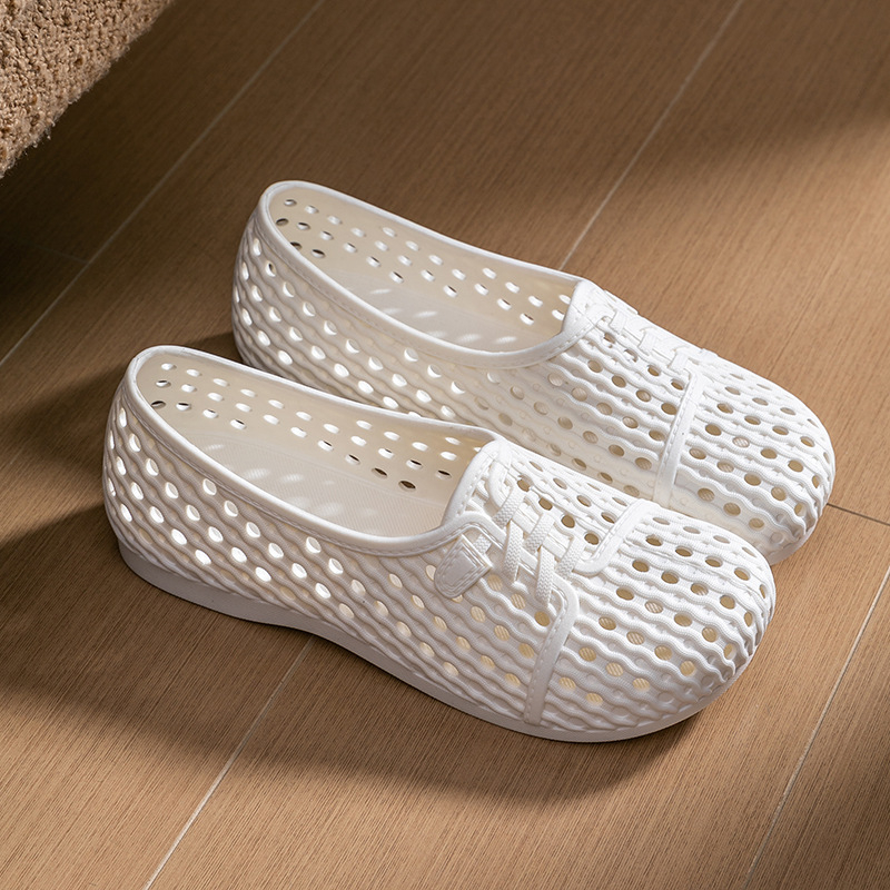 Ženske Crocs stil sandale s prozračnim PVC gornjim dijelom, PVC potplat, debljina potplata oko 2,5 cm, svakodnevna udobnost