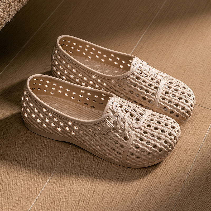 Ženske Crocs stil sandale s prozračnim PVC gornjim dijelom, PVC potplat, debljina potplata oko 2,5 cm, svakodnevna udobnost