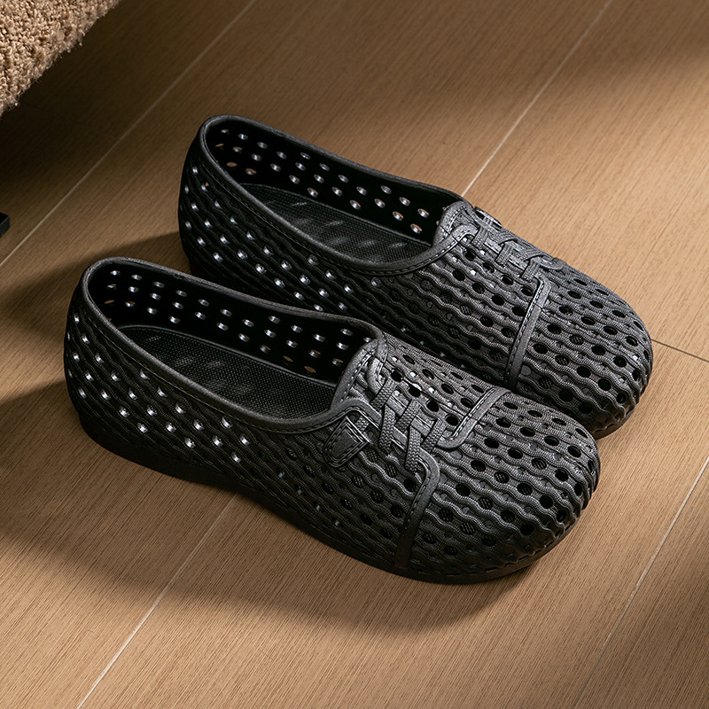 Ženske Crocs stil sandale s prozračnim PVC gornjim dijelom, PVC potplat, debljina potplata oko 2,5 cm, svakodnevna udobnost