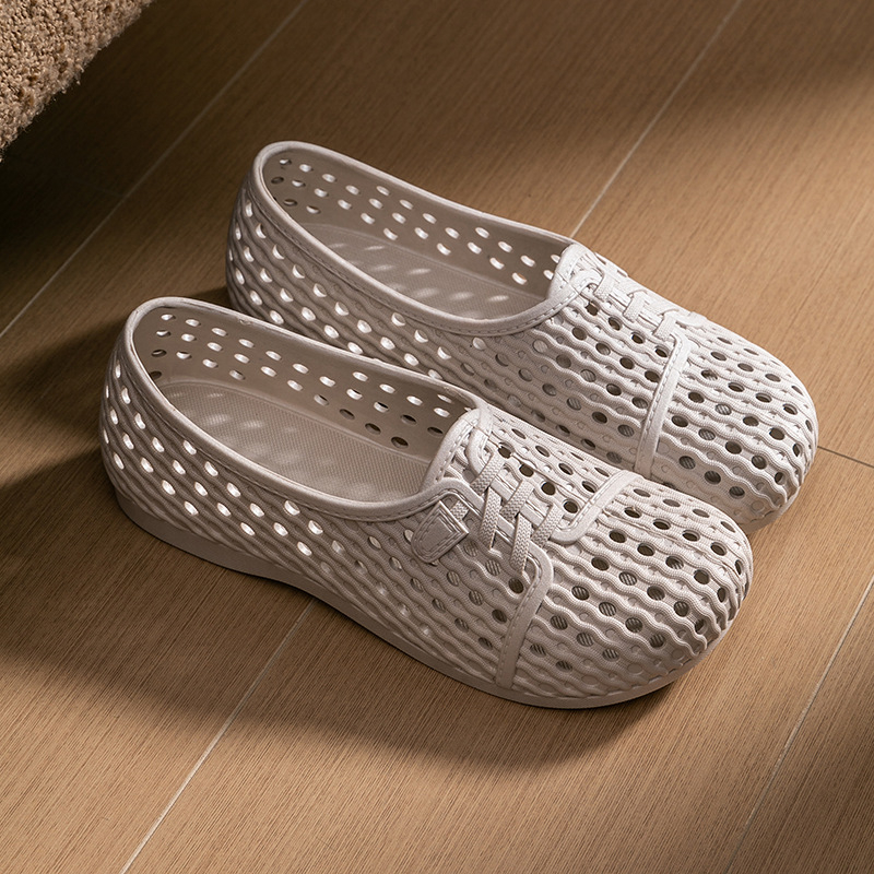 Ženske Crocs stil sandale s prozračnim PVC gornjim dijelom, PVC potplat, debljina potplata oko 2,5 cm, svakodnevna udobnost