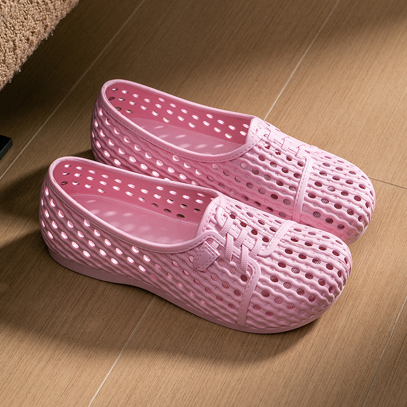Ženske Crocs stil sandale s prozračnim PVC gornjim dijelom, PVC potplat, debljina potplata oko 2,5 cm, svakodnevna udobnost