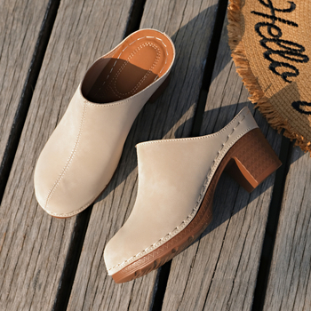 Slip-on cipele s PU gornjim dijelom, špicasti nos, masivan srednji pet 3-5 cm, đon od reciklirane kože