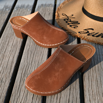Slip-on cipele s PU gornjim dijelom, špicasti nos, masivan srednji pet 3-5 cm, đon od reciklirane kože