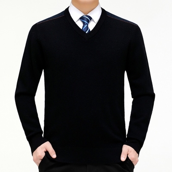 Ανδρικό πουλόβερ με V‑λαιμό, παχυσμένο μαλλί, ελεύθερη γραμμή, μακριά μανίκια, 30–35% μαλλί