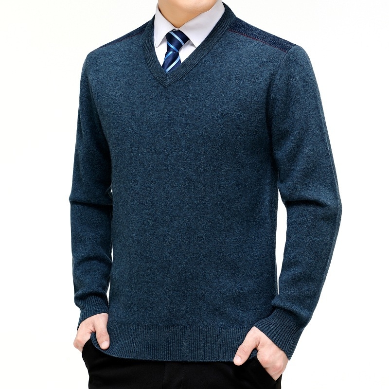 Ανδρικό πουλόβερ με V‑λαιμό, παχυσμένο μαλλί, ελεύθερη γραμμή, μακριά μανίκια, 30–35% μαλλί
