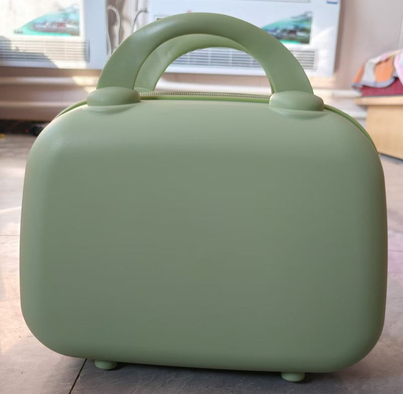 Caseră cosmetică de călătorie — portabilă, PP material, roți cu direcție unică, deschidere cu fermoar, respirabilă și extensibilă, greutate 800 g