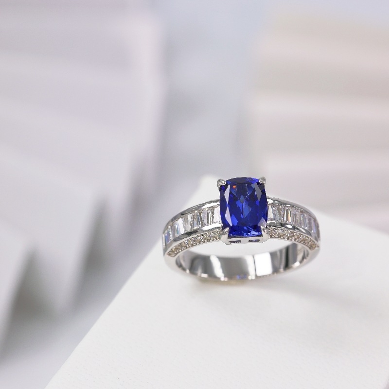 Geometrijski prsten od 925 srebra s postavljenim kamenjem | Yuhan Jewelry, ženski originalni dizajn