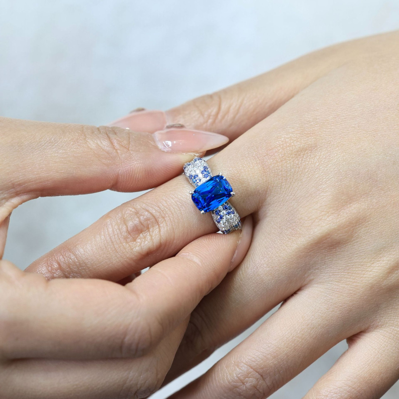 Yuhan Jewelry 925 srebrni prsten s geometrijskim dizajnom i dijamantnom postavom za žene