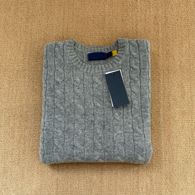 Πουλόβερ από μαλλί με περιεκτικότητα 86–90%, στρογγυλός λαιμός, μακριά μανίκια, twist πλέξη με λεπτομέρεια σε λουλούδι, αντρικό, κλασικό φθινοπωρινό-χειμωνιάτικο.