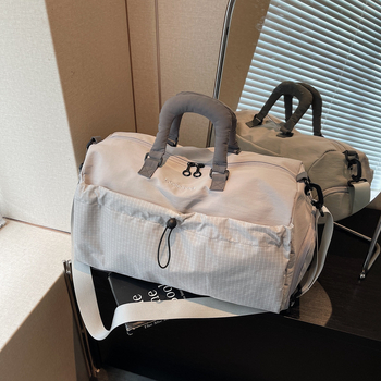 Utazótáska, 20–35L kapacitású, Oxford anyag, vízálló, száraz–nedves elválasztás, szabadidős utazási stílus