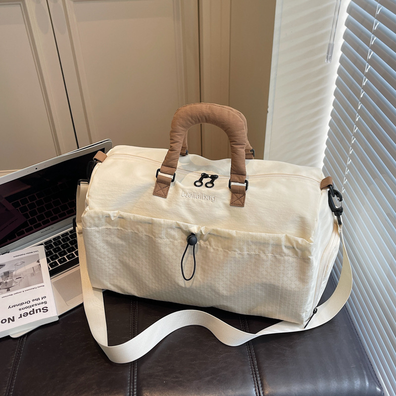 Utazótáska, 20–35L kapacitású, Oxford anyag, vízálló, száraz–nedves elválasztás, szabadidős utazási stílus