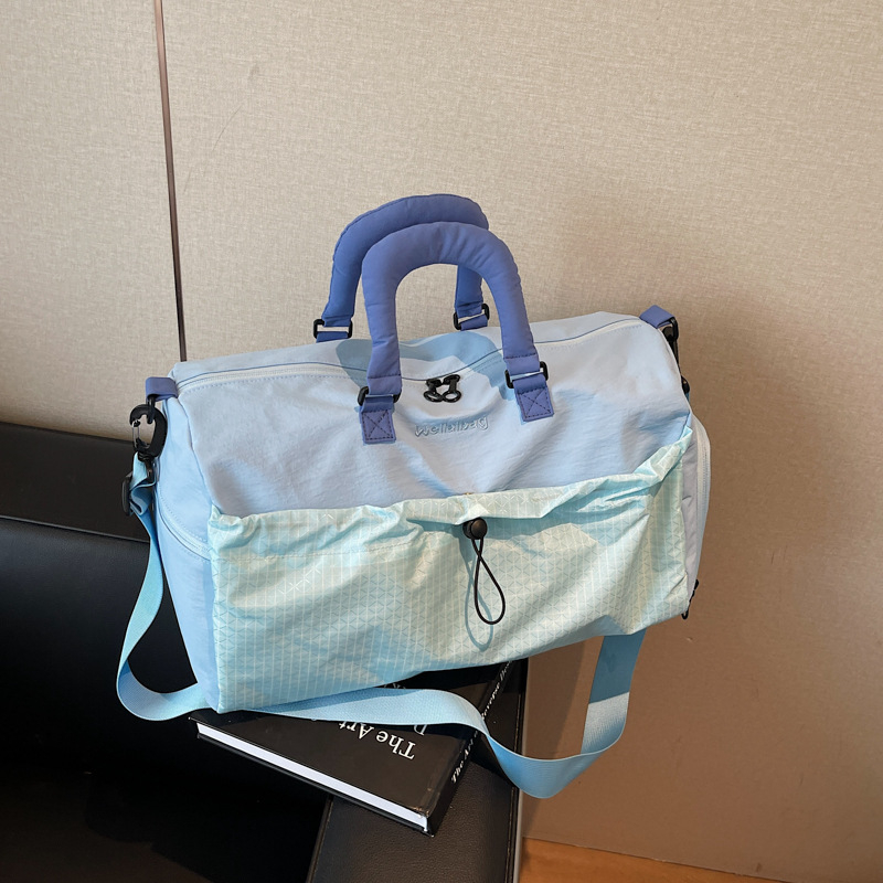 Utazótáska, 20–35L kapacitású, Oxford anyag, vízálló, száraz–nedves elválasztás, szabadidős utazási stílus