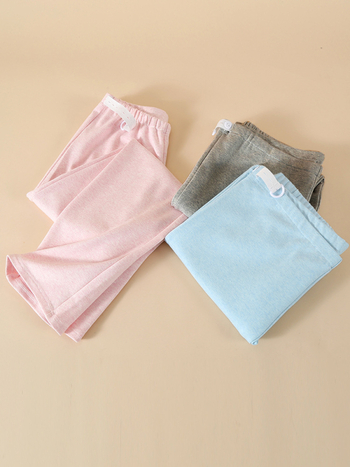 Trudničke pidžama hlače, podesiva struka, slobodan prav kroj, upijaju znoj, poliester 95%+, mikroelastičnost, zima 2025