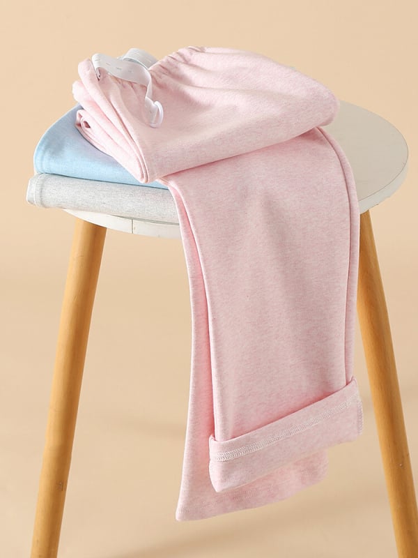 Trudničke pidžama hlače, podesiva struka, slobodan prav kroj, upijaju znoj, poliester 95%+, mikroelastičnost, zima 2025