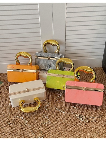 Crossbody torba, EVA materijal, pravokutnog oblika, izdanje jesen 2025, skriveni džep sa zatvaračem