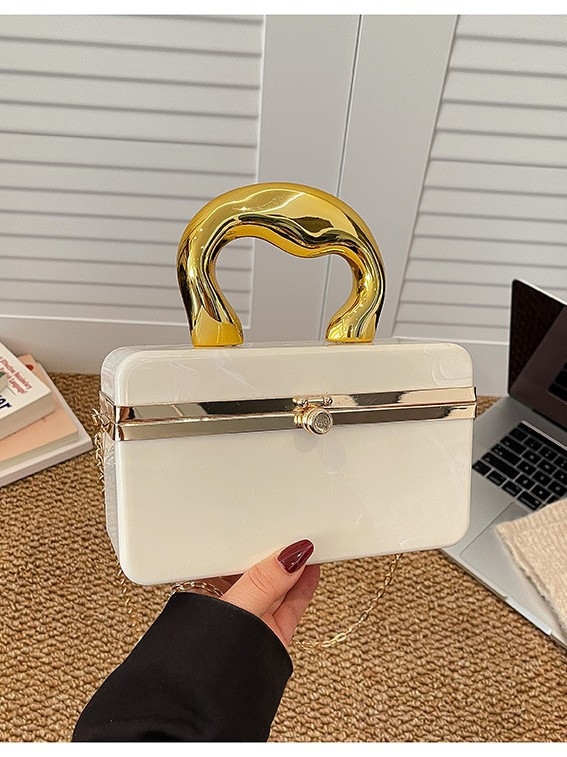 Crossbody torba, EVA materijal, pravokutnog oblika, izdanje jesen 2025, skriveni džep sa zatvaračem