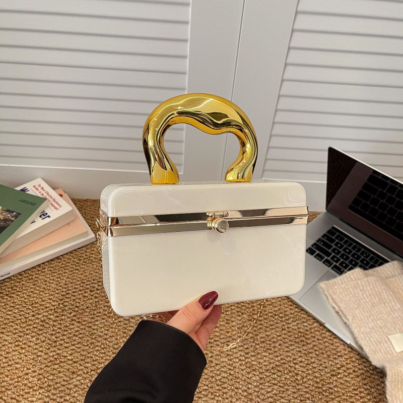 Crossbody torba, EVA materijal, pravokutnog oblika, izdanje jesen 2025, skriveni džep sa zatvaračem