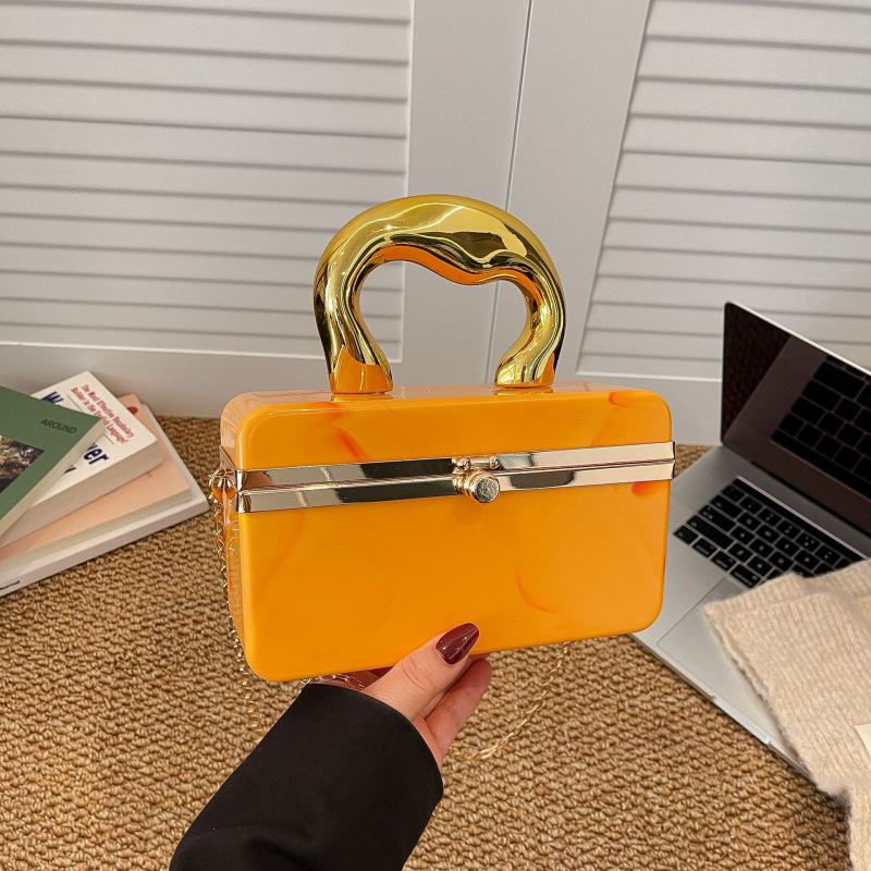 Crossbody torba, EVA materijal, pravokutnog oblika, izdanje jesen 2025, skriveni džep sa zatvaračem