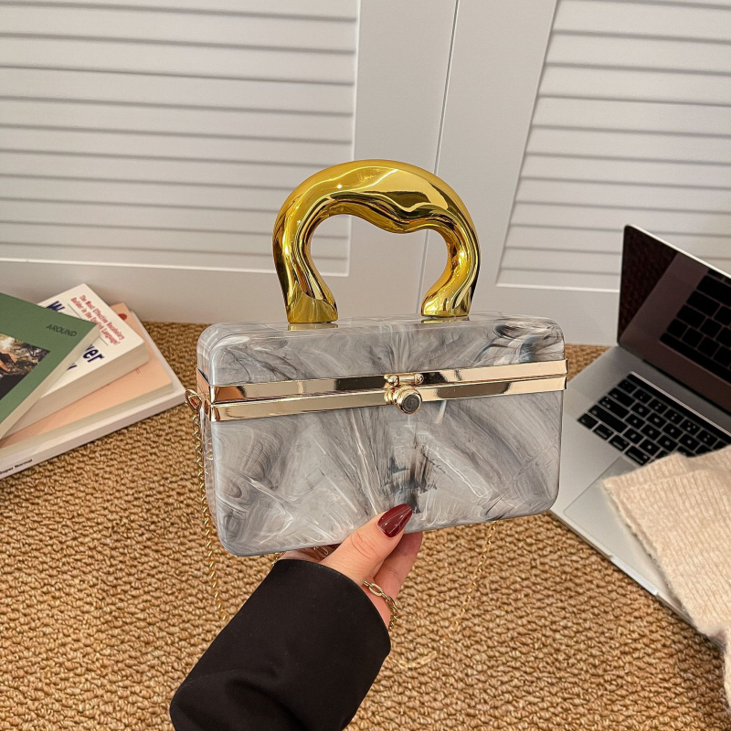 Crossbody torba, EVA materijal, pravokutnog oblika, izdanje jesen 2025, skriveni džep sa zatvaračem