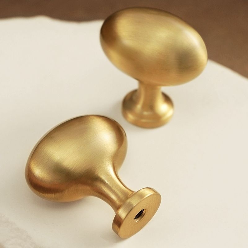 Kuka za vrata ormarića, mesing, francuski stil, CNC obrada, površinsko montiranje