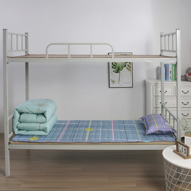 Trodjelni set posteljine za studentski dom – kemijska vlakna, 4000 g, reaktivno tiskanje, brushed i quilted tkanina