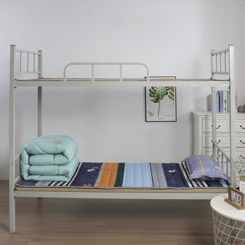 Trodjelni set posteljine za studentski dom – kemijska vlakna, 4000 g, reaktivno tiskanje, brushed i quilted tkanina