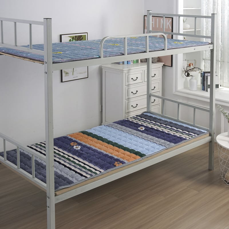 Trodjelni set posteljine za studentski dom – kemijska vlakna, 4000 g, reaktivno tiskanje, brushed i quilted tkanina