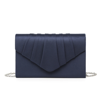 Baršunasta clutch torbica - mala kvadratna forma, vodoravni oblik, otvaranje poklopcem, podstava od poliestera