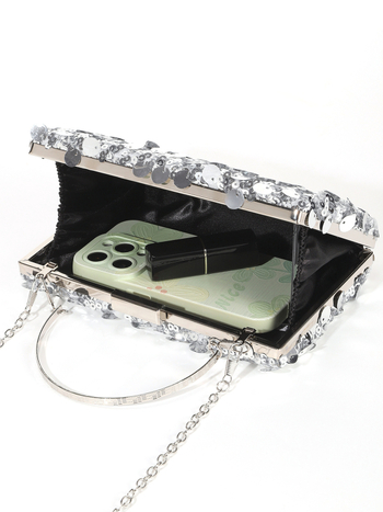 Clutch s šljokicama, horizontalni četverokutni oblik, mala večernja torbica; unutarnja podstava od poliestera; unutarnji džep za telefon; zatvaranje klipsom.