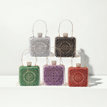 Clutch torba od legure, vertikalni kvadratni oblik, trodimenzionalni vanjski dio, zatvarač na kopču, poliester podstava