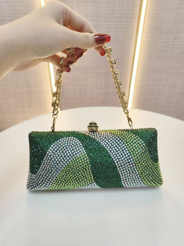 Clutch s dijamantima, crossbody na jedno rame, horizontalni kvadratni oblik, zaključavanje, unutarnji džep za telefon