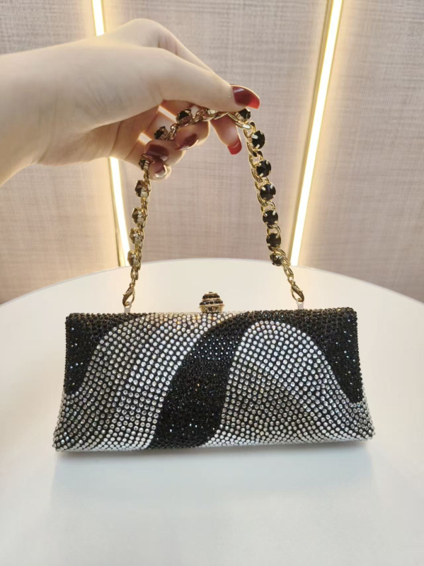 Clutch s dijamantima, crossbody na jedno rame, horizontalni kvadratni oblik, zaključavanje, unutarnji džep za telefon