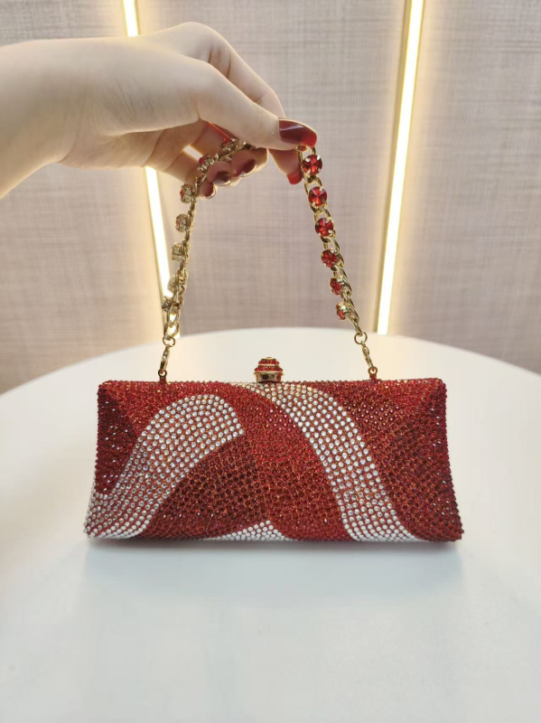 Clutch s dijamantima, crossbody na jedno rame, horizontalni kvadratni oblik, zaključavanje, unutarnji džep za telefon