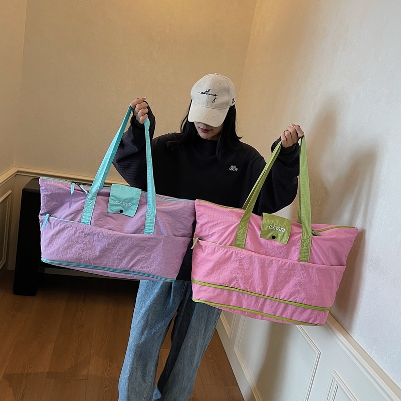 Proširiva korejska stil torba za putovanje preko ramena - mokro/suho odjeljak, lagana konštrukcija; Kapacitet ispod 20L; Materijal: platno; Podstava: poliester; Unisex