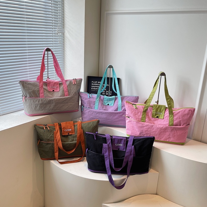 Proširiva korejska stil torba za putovanje preko ramena - mokro/suho odjeljak, lagana konštrukcija; Kapacitet ispod 20L; Materijal: platno; Podstava: poliester; Unisex