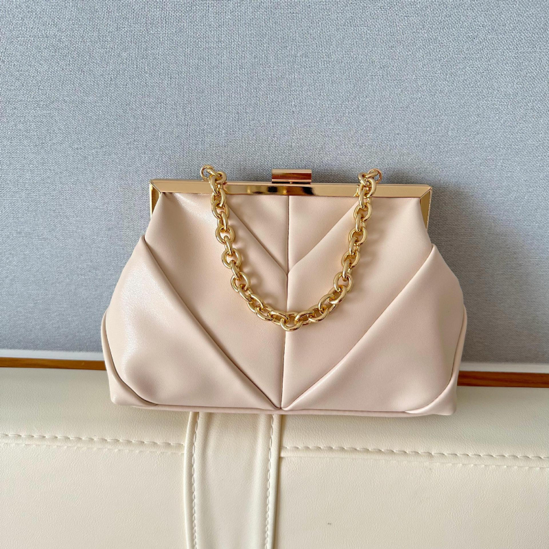 PU večernja clutch s dumpling oblikom, Dumpling Bag stil, unutarnja podstava od najlona, ID džep, otvoreni džep, zatvarač s latch mehanizmom, meka, jesen 2024