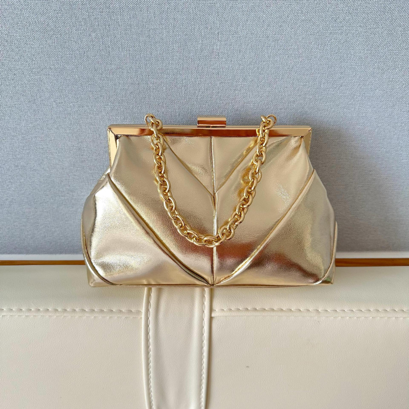 PU večernja clutch s dumpling oblikom, Dumpling Bag stil, unutarnja podstava od najlona, ID džep, otvoreni džep, zatvarač s latch mehanizmom, meka, jesen 2024