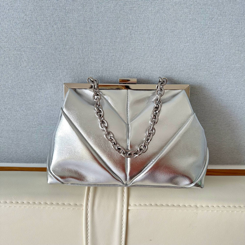 PU večernja clutch s dumpling oblikom, Dumpling Bag stil, unutarnja podstava od najlona, ID džep, otvoreni džep, zatvarač s latch mehanizmom, meka, jesen 2024