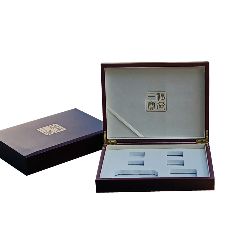 Ξύλινο κενό δώρου κουτί για συσκευασία χαπιών Pien Tze Huang Angong Niuhuang, μοντέλο 013, υλικό: ξύλο (fiberboard), τεχνική: ζεστή εκτύπωση με ασημένιο φινίρισμα, επένδυση: EVA βαμβάκι