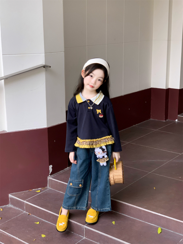 Σετ δύο τεμαχίων για κορίτσια: μπλουζάκι πόλο με δαντελένια γιακά και τζιν ίσια παντελόνια με τσέπες; ηλικία 3–8 ετών; φθινόπωρο 2025; βαμβάκι; μοτίβο καρτούν; μάρκα Pea Castle