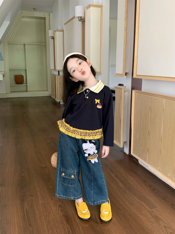 Σετ δύο τεμαχίων για κορίτσια: μπλουζάκι πόλο με δαντελένια γιακά και τζιν ίσια παντελόνια με τσέπες; ηλικία 3–8 ετών; φθινόπωρο 2025; βαμβάκι; μοτίβο καρτούν; μάρκα Pea Castle