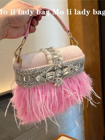 Crossbody torba od baršuna s resicama od perja strusa i kristalnim ukrasima, Saddle Bag stil, vertikalni kvadratni oblik, zatvaranje na Velcro, podstava od poliestera (Materijal: baršun; Stil: Saddle Bag; Oblik: vertikalni kvadrat; Zatvaranje: Velcro; Pods