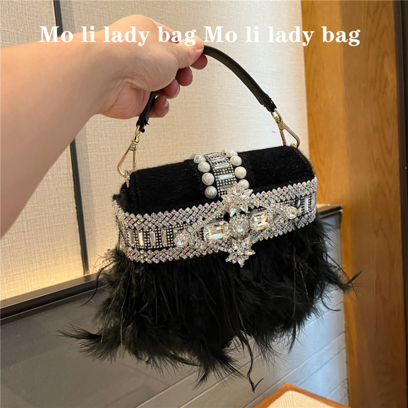 Crossbody torba od baršuna s resicama od perja strusa i kristalnim ukrasima, Saddle Bag stil, vertikalni kvadratni oblik, zatvaranje na Velcro, podstava od poliestera (Materijal: baršun; Stil: Saddle Bag; Oblik: vertikalni kvadrat; Zatvaranje: Velcro; Pods