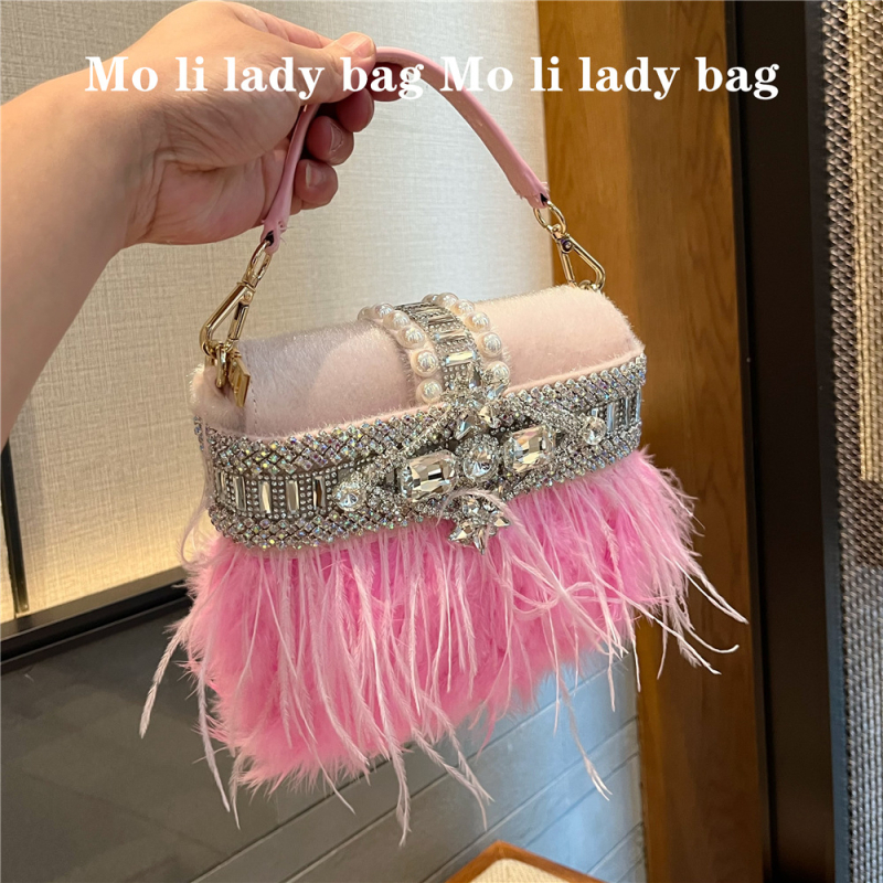 Crossbody torba od baršuna s resicama od perja strusa i kristalnim ukrasima, Saddle Bag stil, vertikalni kvadratni oblik, zatvaranje na Velcro, podstava od poliestera (Materijal: baršun; Stil: Saddle Bag; Oblik: vertikalni kvadrat; Zatvaranje: Velcro; Pods
