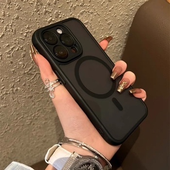 Pouzdro pre iPhone s ochranou objektívu, magnetické uchytenie, odolné voči nárazom, proti otlačkom prstov, materiál: akryl + silikón