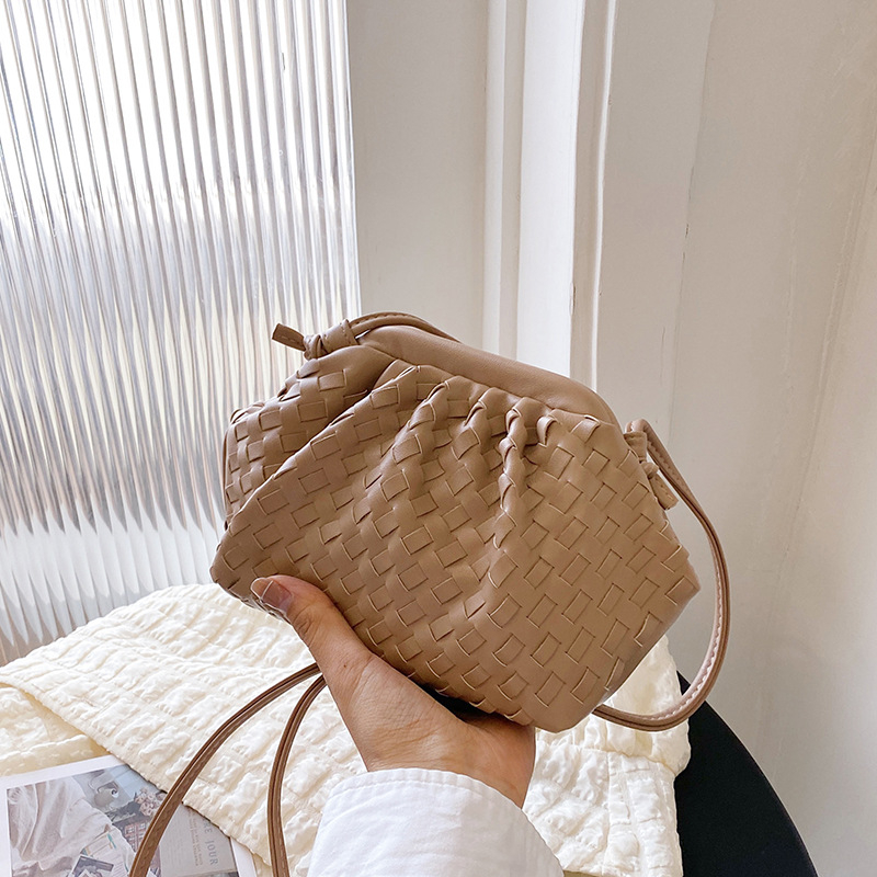 PU koža crossbody torba, ulični stil, tkana torba, vodoravni kvadratni oblik, zatvaranje klipsom