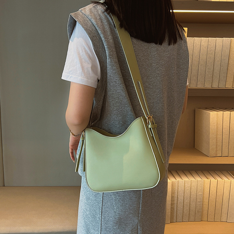 Ženska PU torba u street fashion stilu, vodoravni kvadratnog oblika, crossbody s zatvaračem, unutarnja pretinac za mobitel (PU • street fashion • vodoravni kvadratnog oblika • crossbody s zatvaračem • unutarnja pretinac za mobitel)