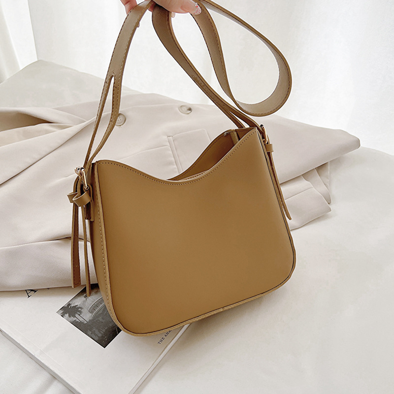 Ženska PU torba u street fashion stilu, vodoravni kvadratnog oblika, crossbody s zatvaračem, unutarnja pretinac za mobitel (PU • street fashion • vodoravni kvadratnog oblika • crossbody s zatvaračem • unutarnja pretinac za mobitel)