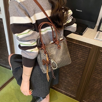 Ženska bucket torba — gradski stil, PU materijal, bucket bag dizajn, zimsko izdanje 2022, svakodnevna upotreba.